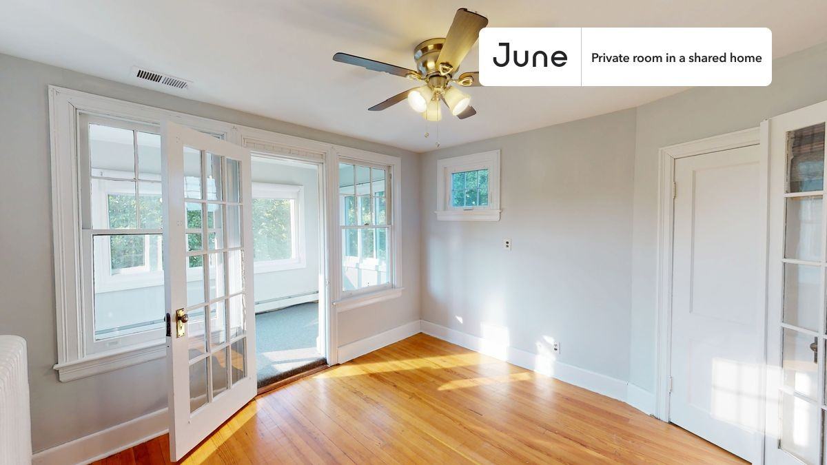 1214 Michigan Ave Ne #A - Photo 2 of 39