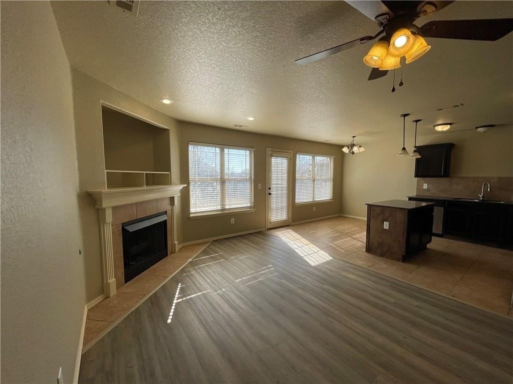 1018 Kensington Dr - Photo 2 of 12