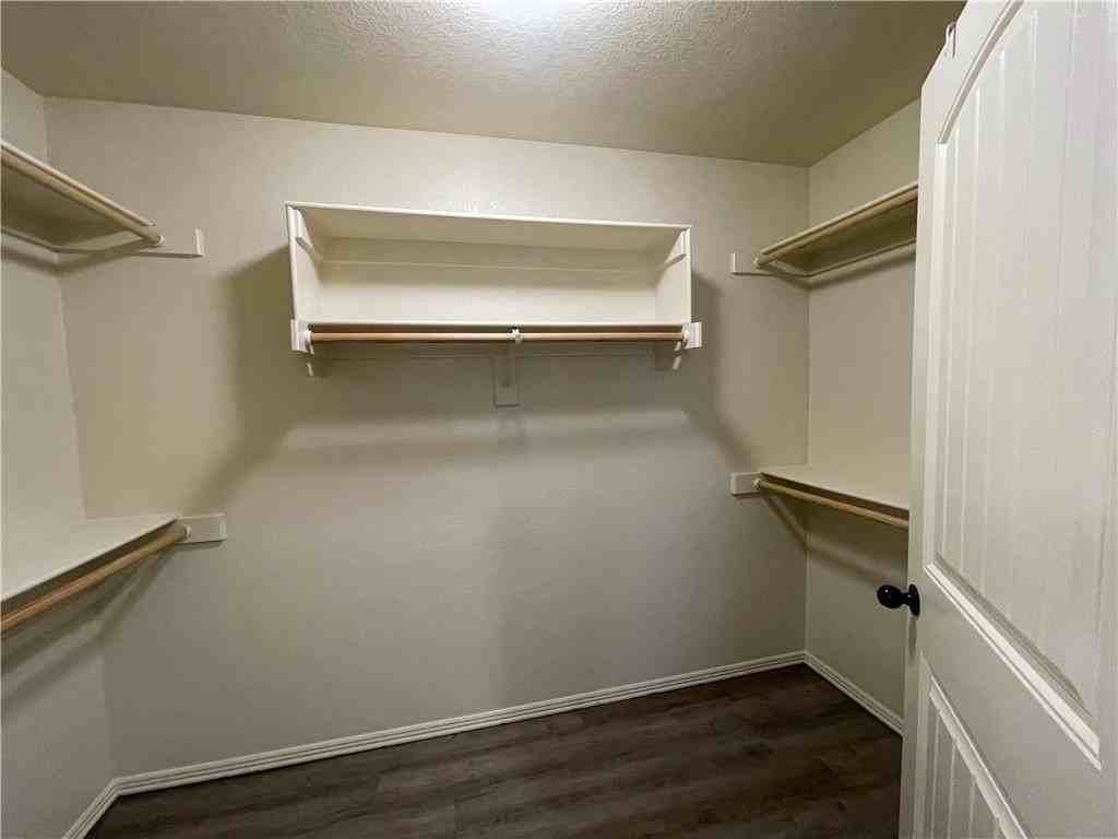 1018 Kensington Dr - Photo 6 of 12