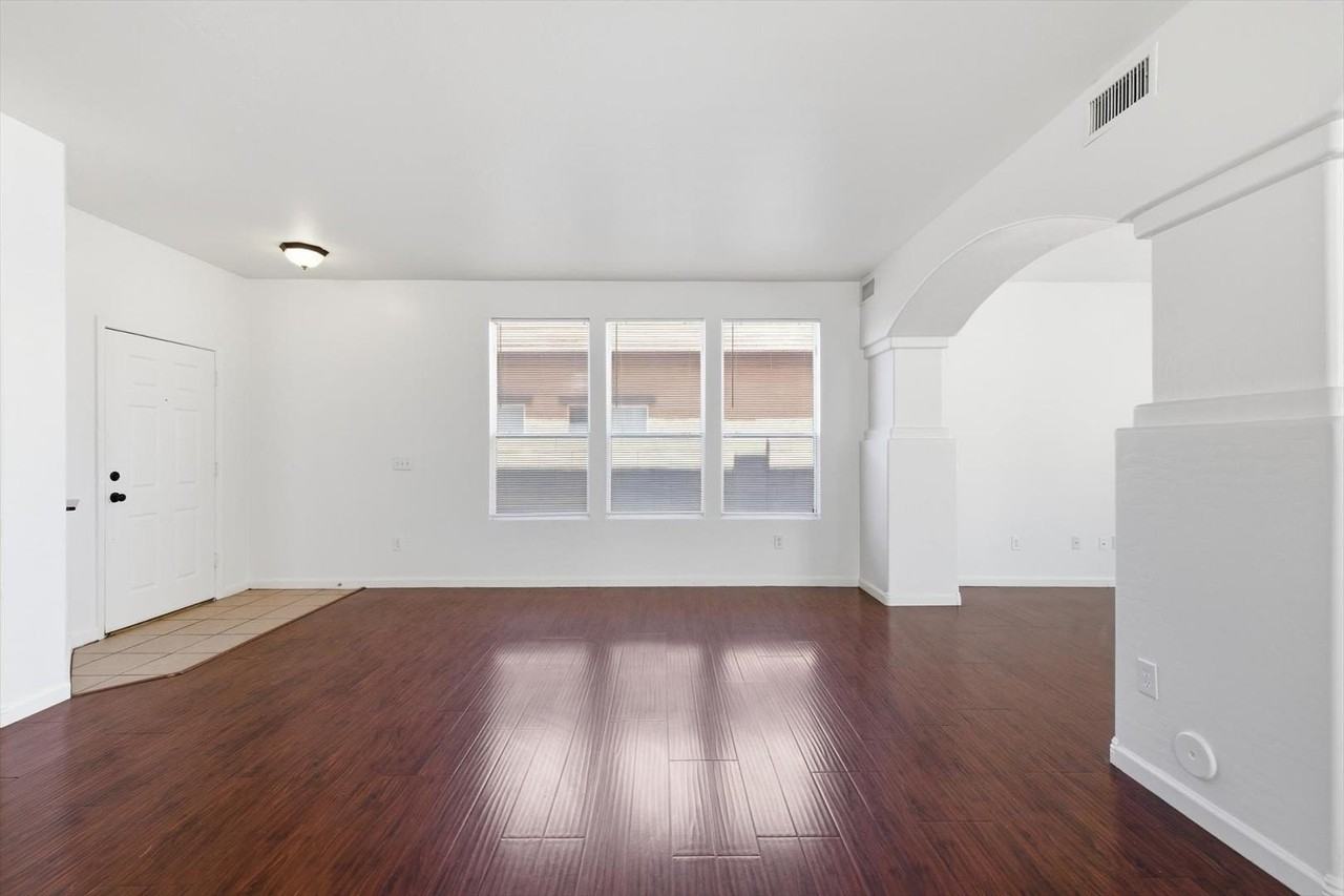 13448 W Berridge Ln - Photo 4 of 31
