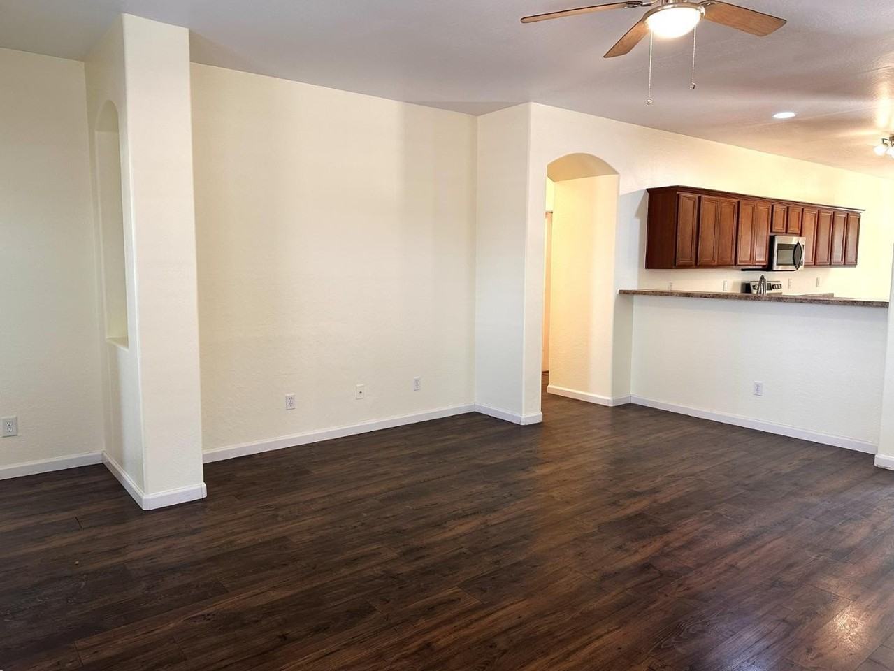 11642 W Mountain View Dr - Photo 3 of 23