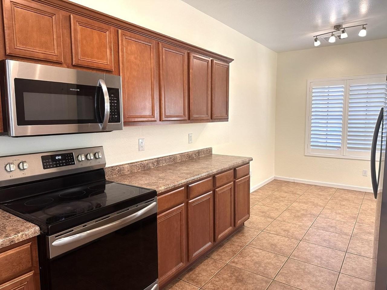 11642 W Mountain View Dr - Photo 5 of 23