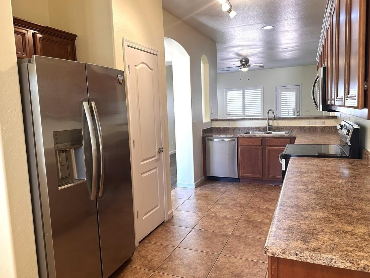11642 W Mountain View Dr - Photo 7 of 23