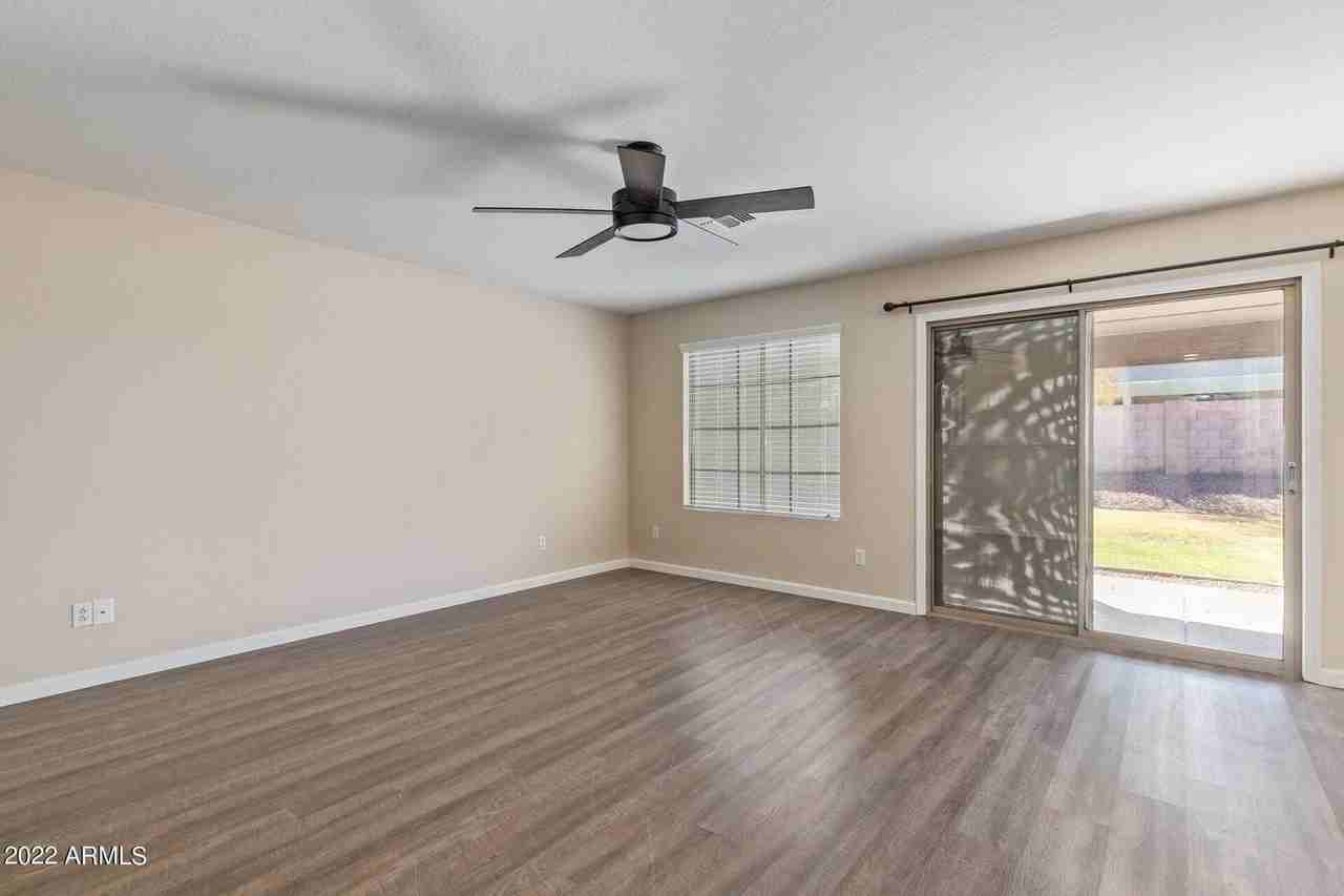 2283 W Silver Creek Ln - Photo 5 of 25
