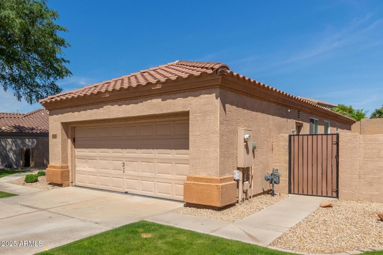 3821 S Heath Way - Photo 4 of 33