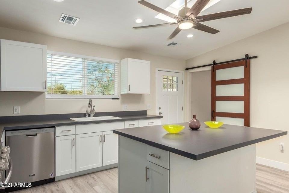814 S 1st Ave - Photo 7 of 21