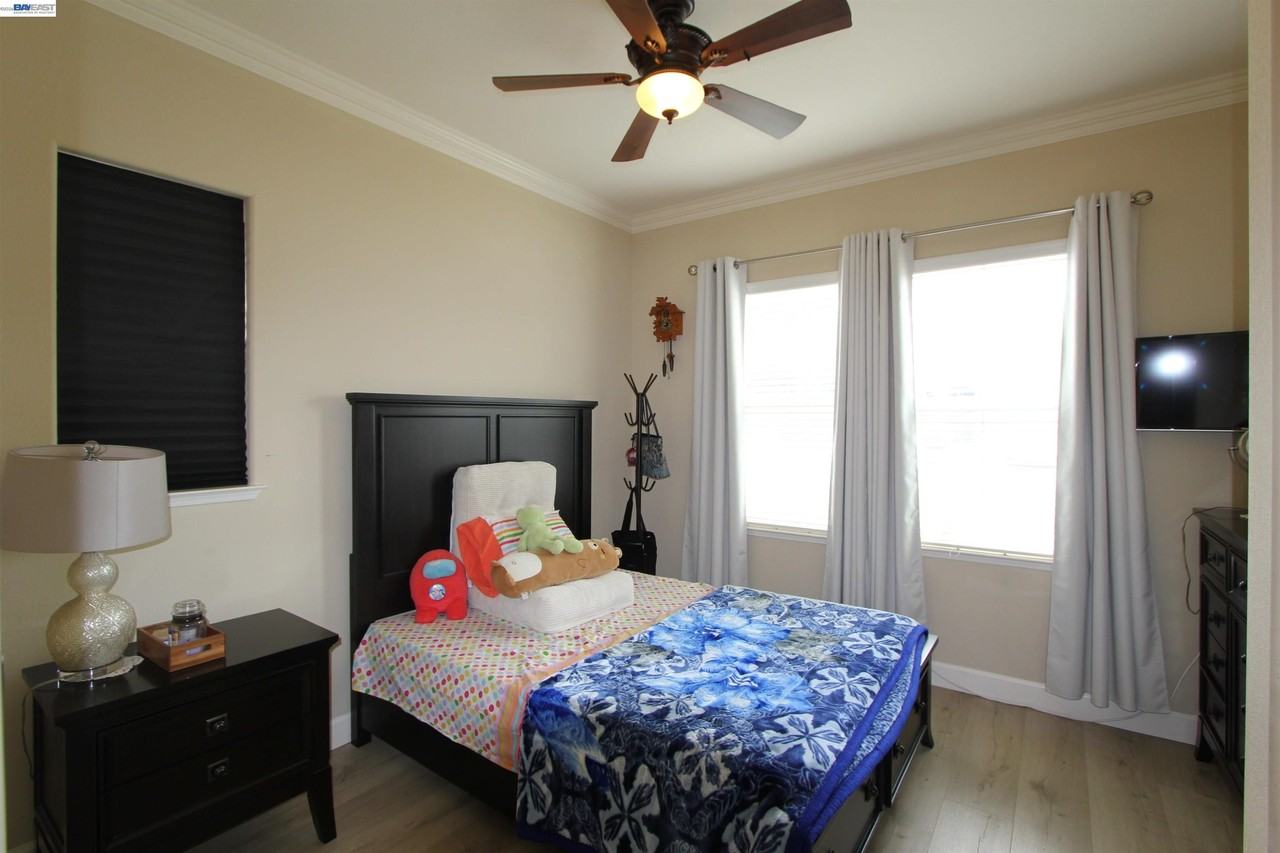 5202 Salerno Dr - Photo 3 of 21