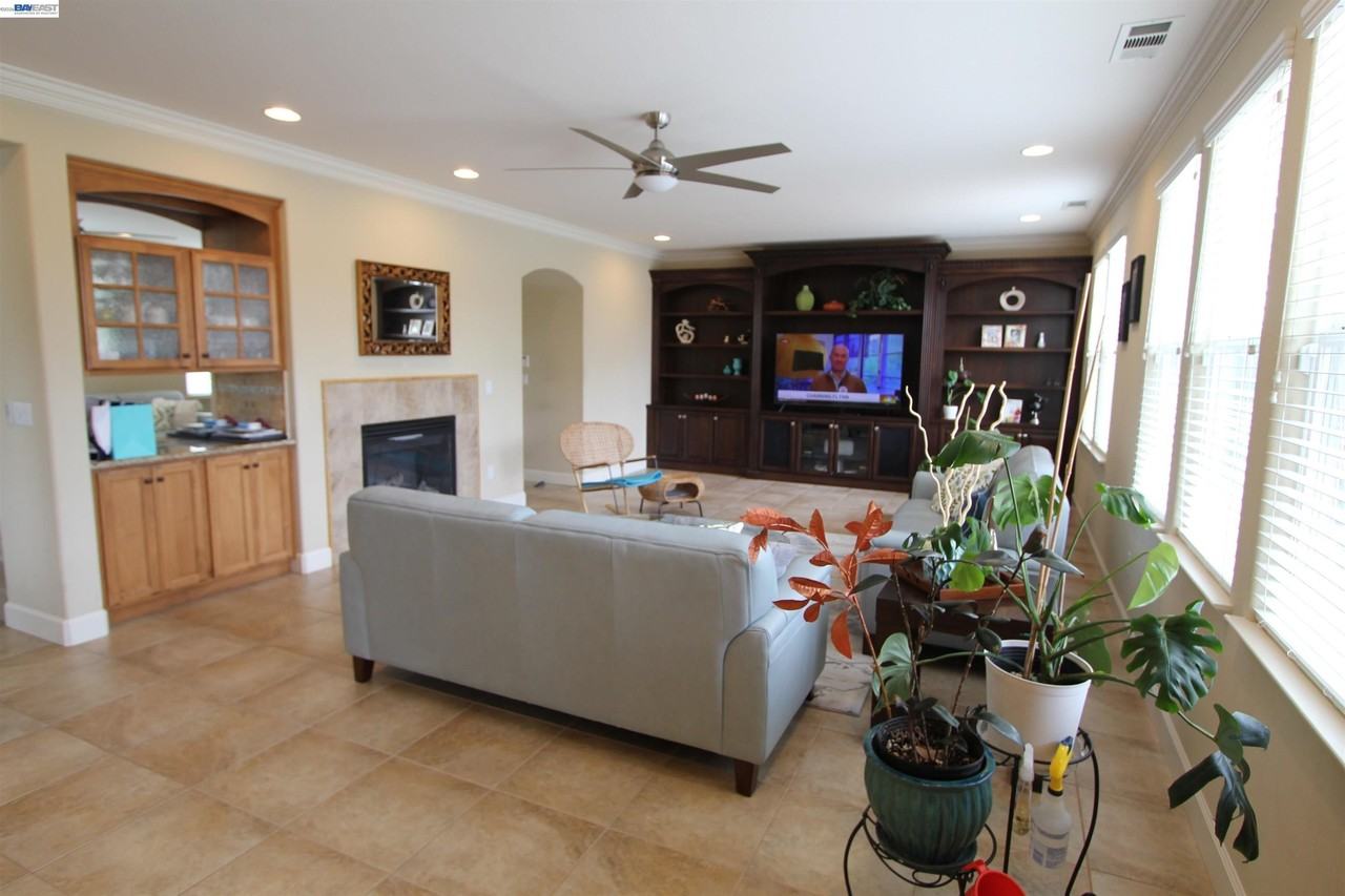 5202 Salerno Dr - Photo 6 of 21