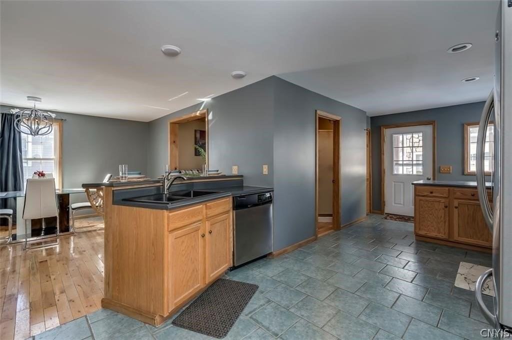 5383 Bostwick St - Photo 4 of 19