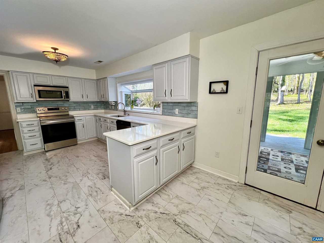 1888 Franklin Dr - Photo 4 of 40