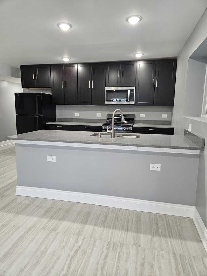 3617 S Honore St #B - Photo 3 of 7