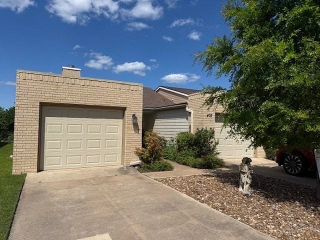 405 Summit Cir - Photo 2 of 10