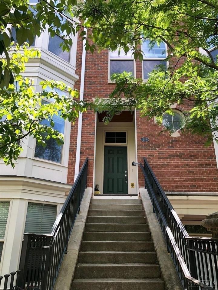 219 Stetson St - Photo 2 of 16