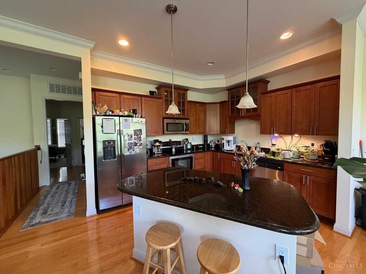 219 Stetson St - Photo 4 of 16