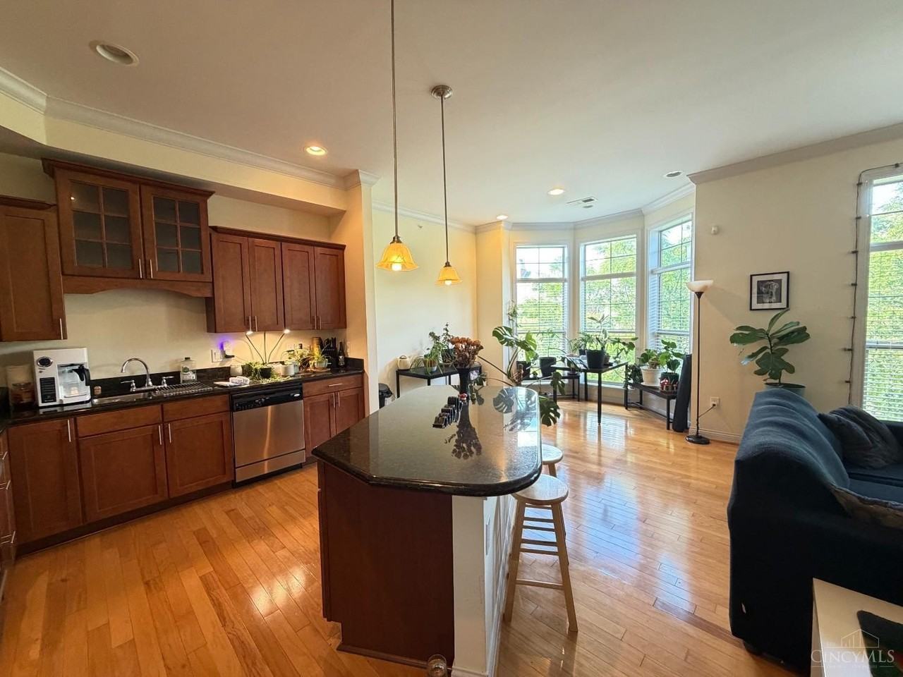219 Stetson St - Photo 5 of 16
