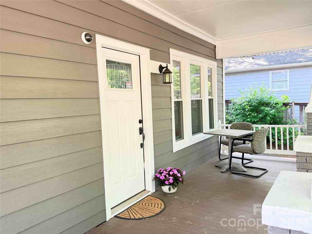 2404 E 7th St - Photo 2 of 18