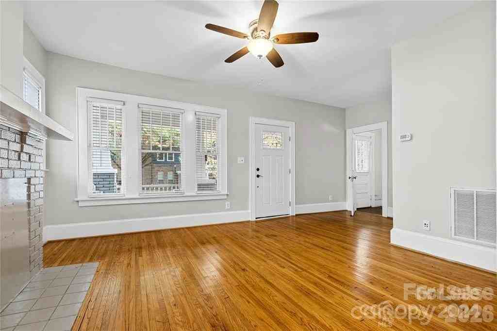 2404 E 7th St - Photo 6 of 18