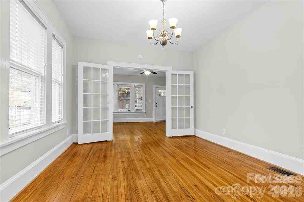 2404 E 7th St - Photo 7 of 18