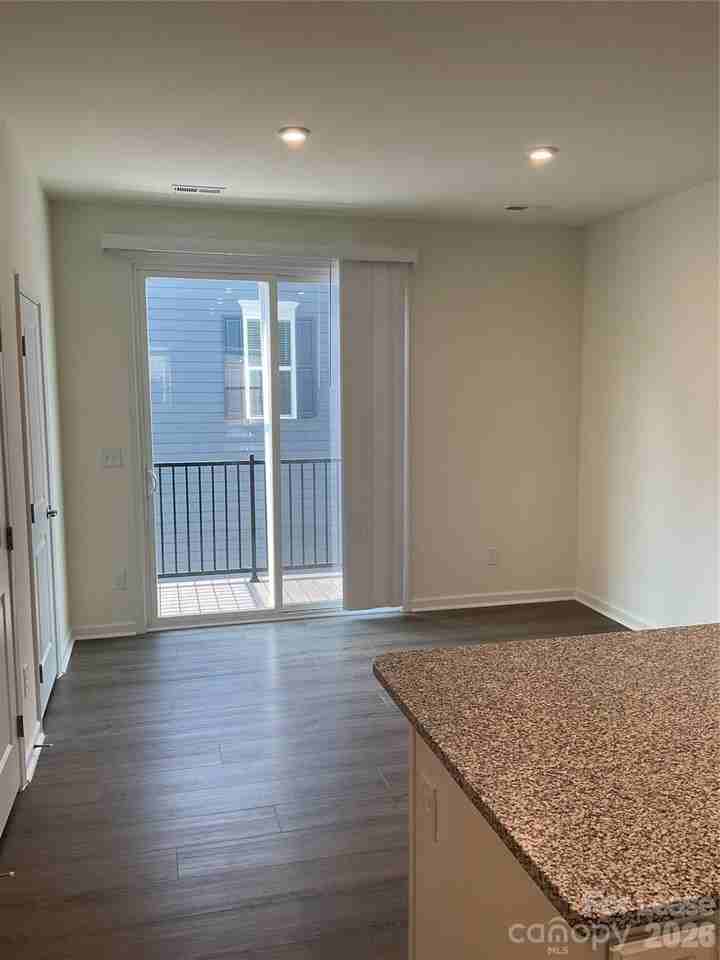 6222 Cleburne Ct - Photo 5 of 24