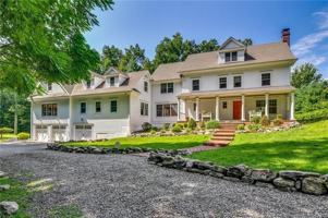 featured image of 10 Fernwood Rd
