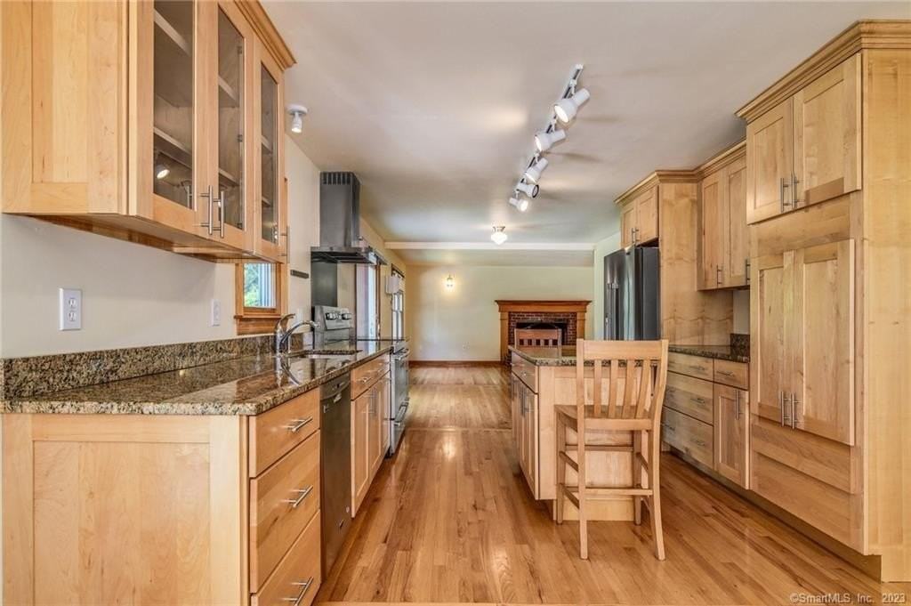 10 Fernwood Rd - Photo 3 of 19