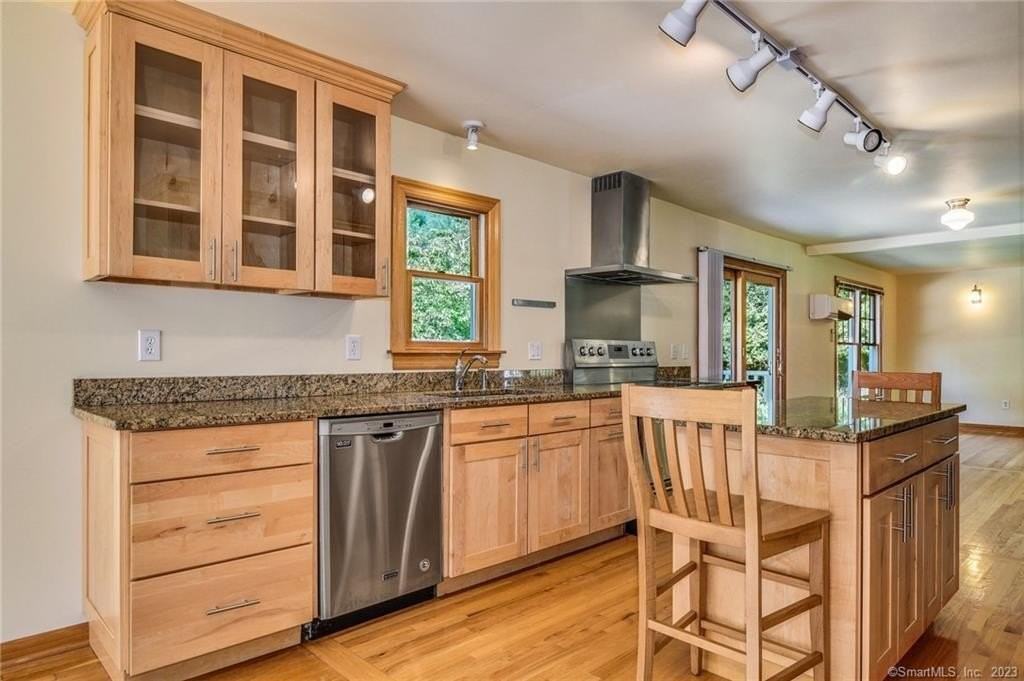 10 Fernwood Rd - Photo 4 of 19