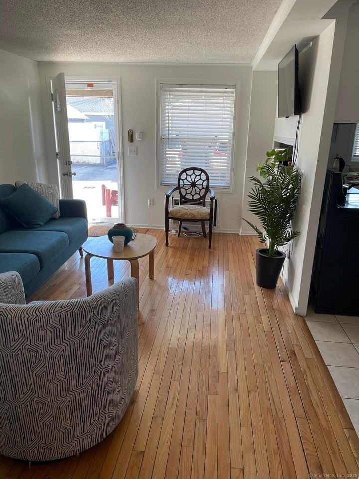 22 Leslie St #3 - Photo 2 of 11
