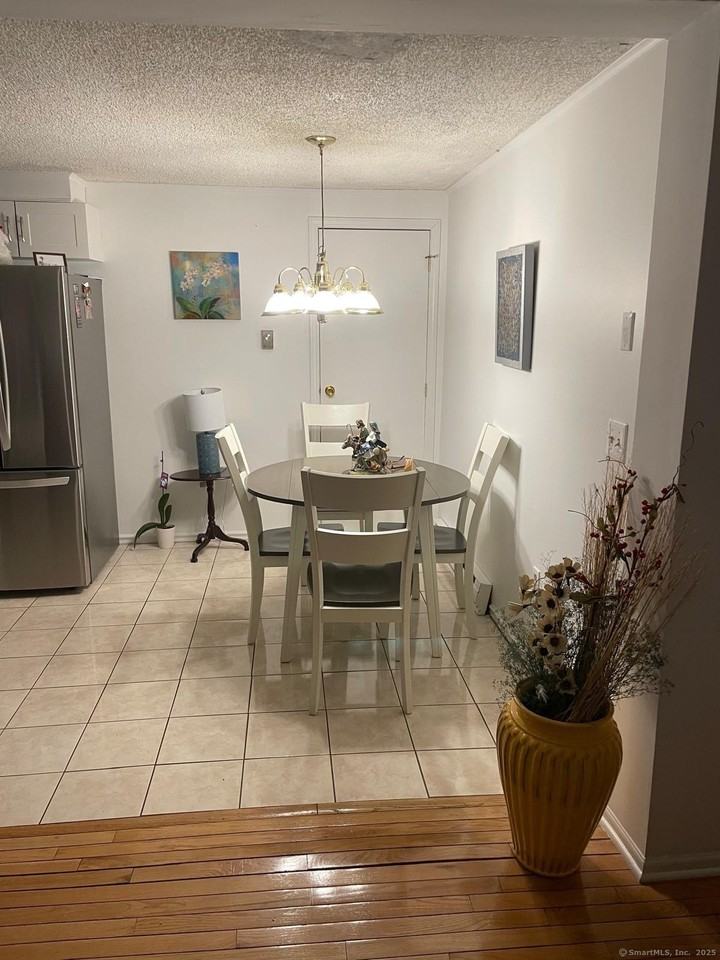 22 Leslie St #3 - Photo 4 of 11