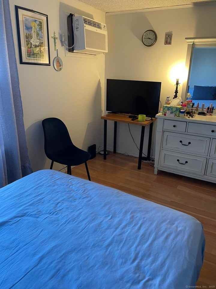 22 Leslie St #3 - Photo 6 of 11