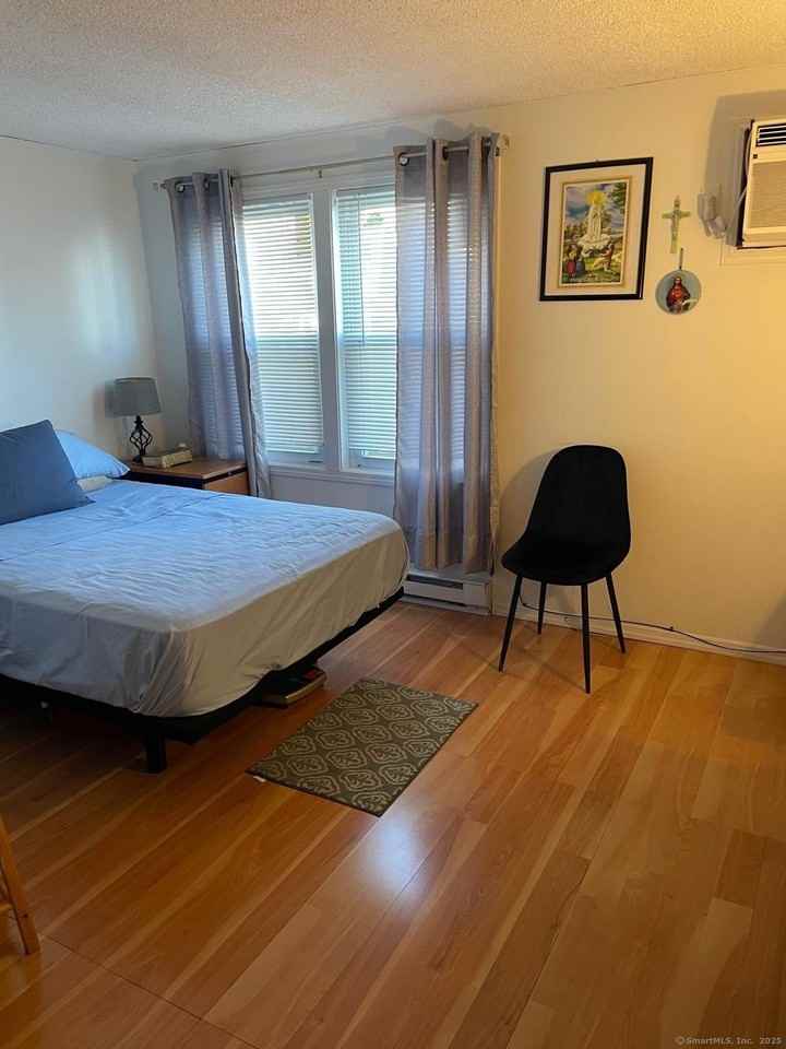 22 Leslie St #3 - Photo 7 of 11