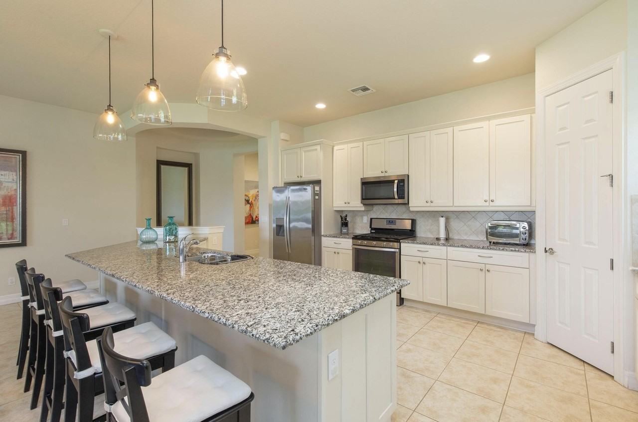 10274 Prato St - Photo 5 of 31
