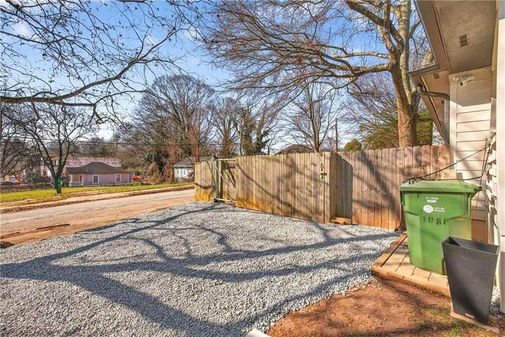 1059 Fortress Ave Sw - Photo 5 of 46
