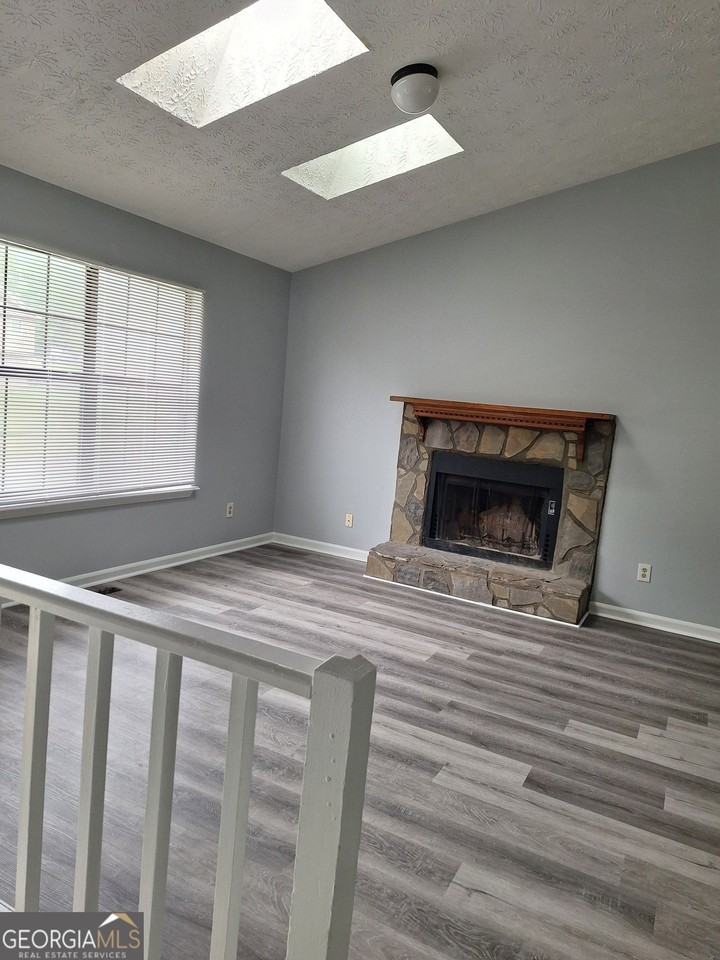 2555 Winding Creek Dr - Photo 5 of 24
