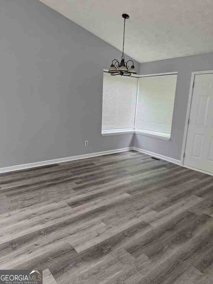 2555 Winding Creek Dr - Photo 7 of 24