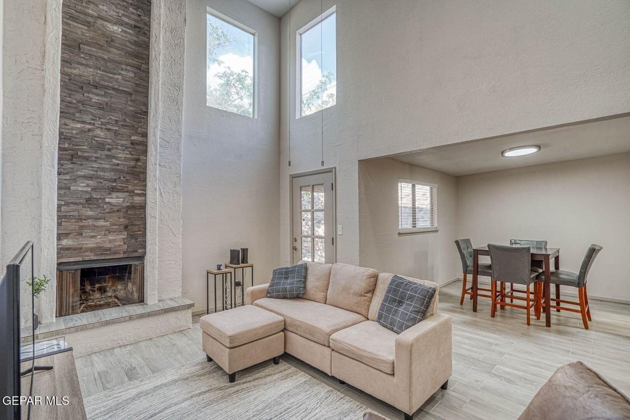 311 Zenith Dr - Photo 2 of 41