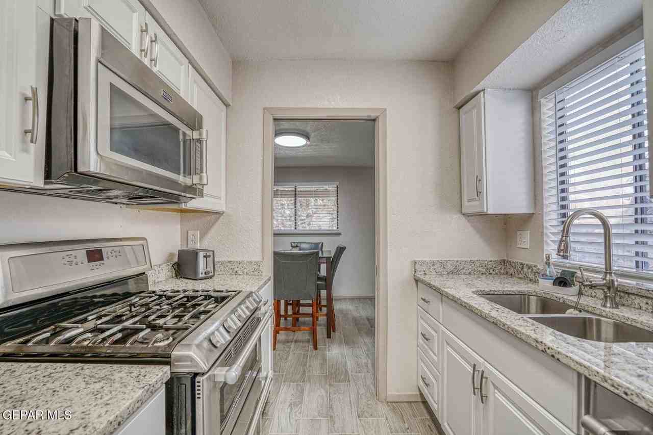 311 Zenith Dr - Photo 3 of 41