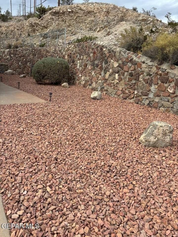 311 Zenith Dr - Photo 6 of 41