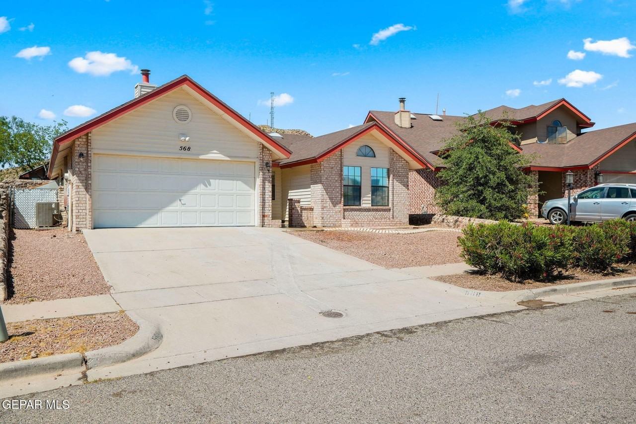 568 Mogollon Cir - Photo 2 of 32