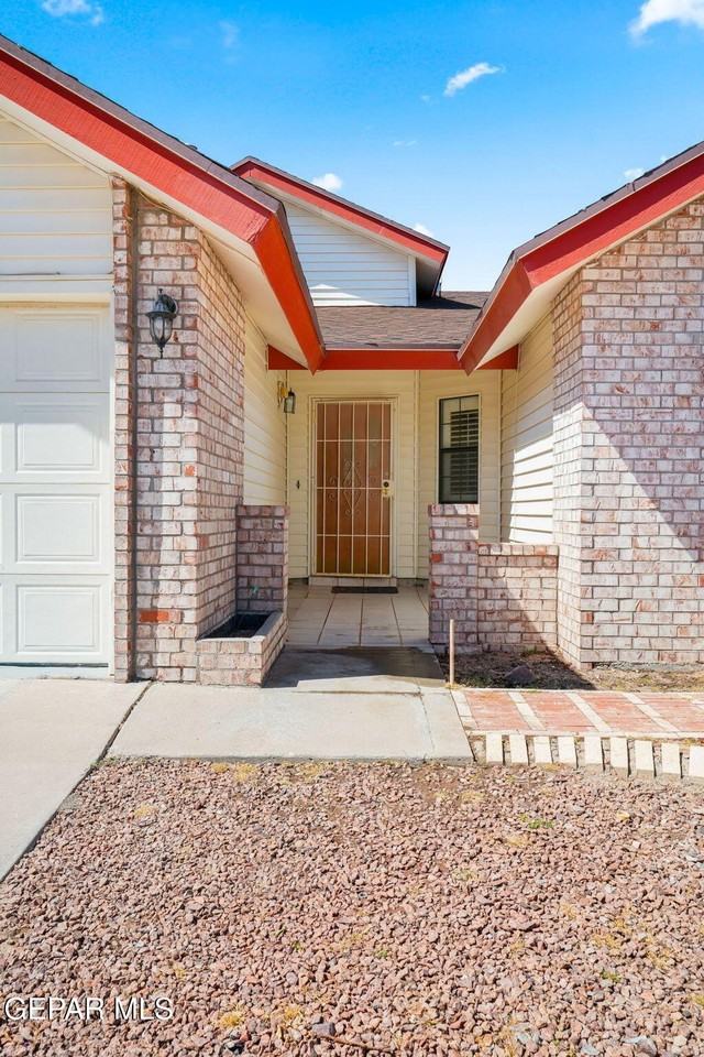 568 Mogollon Cir - Photo 4 of 32