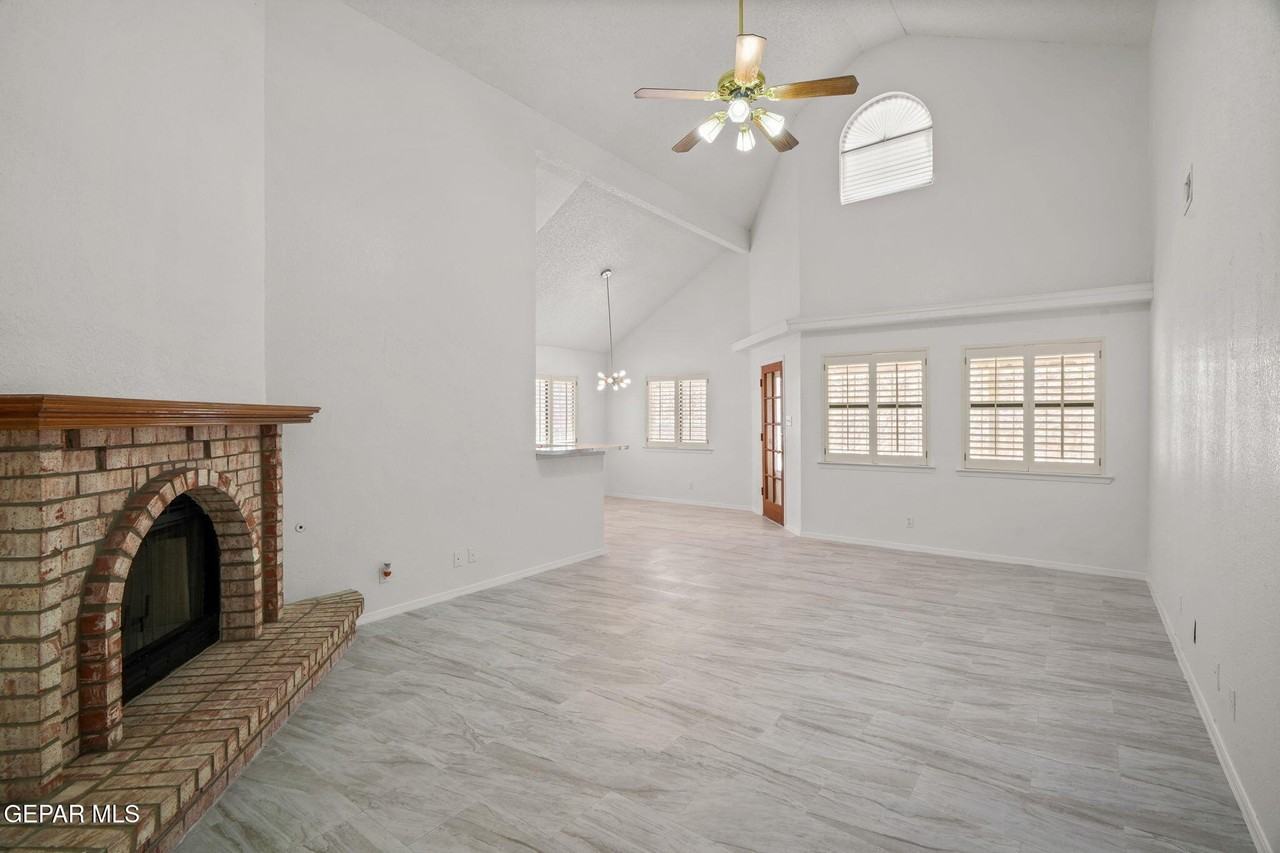 568 Mogollon Cir - Photo 6 of 32