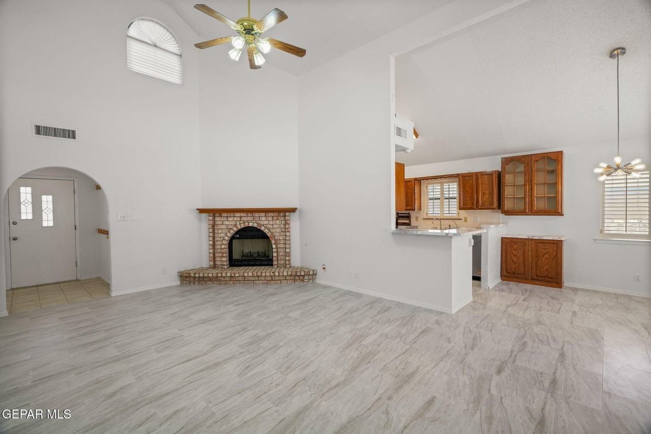 568 Mogollon Cir - Photo 7 of 32