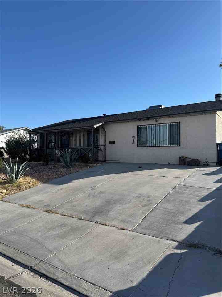 608 Greenhurst Rd - Photo 2 of 20