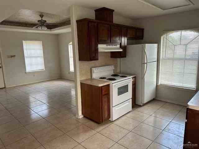 801 W Bronze Dr - Photo 3 of 15