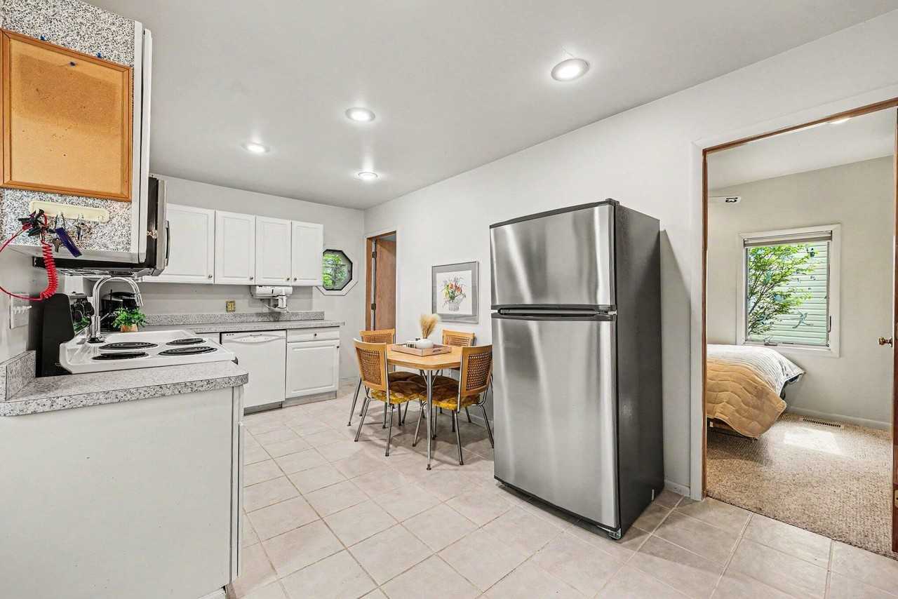 9453 Huron - Photo 2 of 11