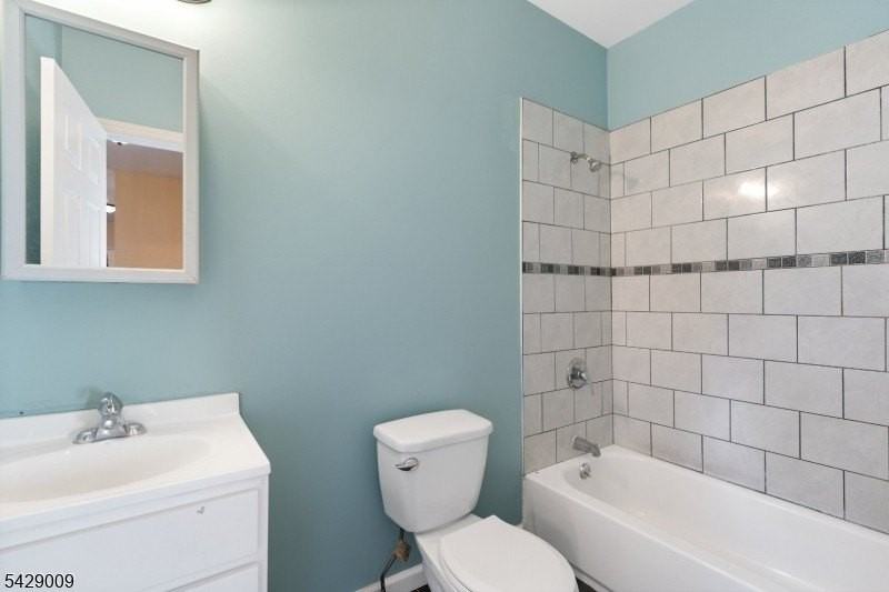 87 Columbia Ave #3 - Photo 7 of 9