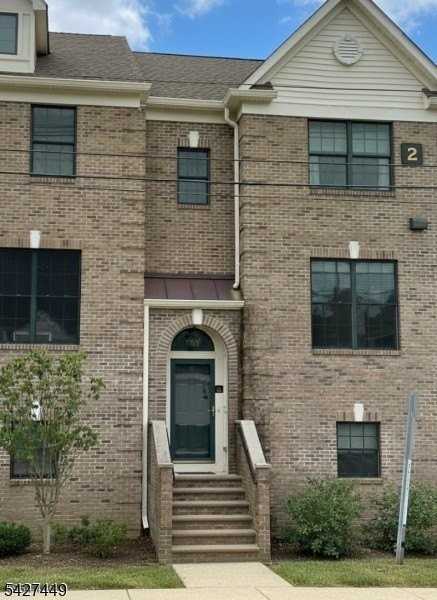 64 Bloomfield Ave