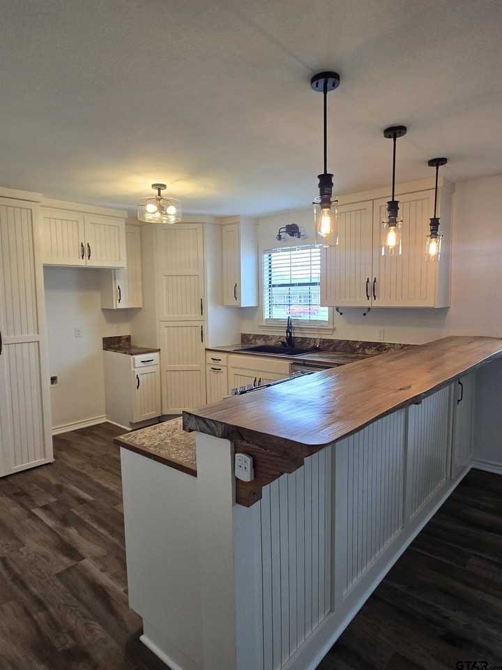 206 Cooper St - Photo 2 of 9