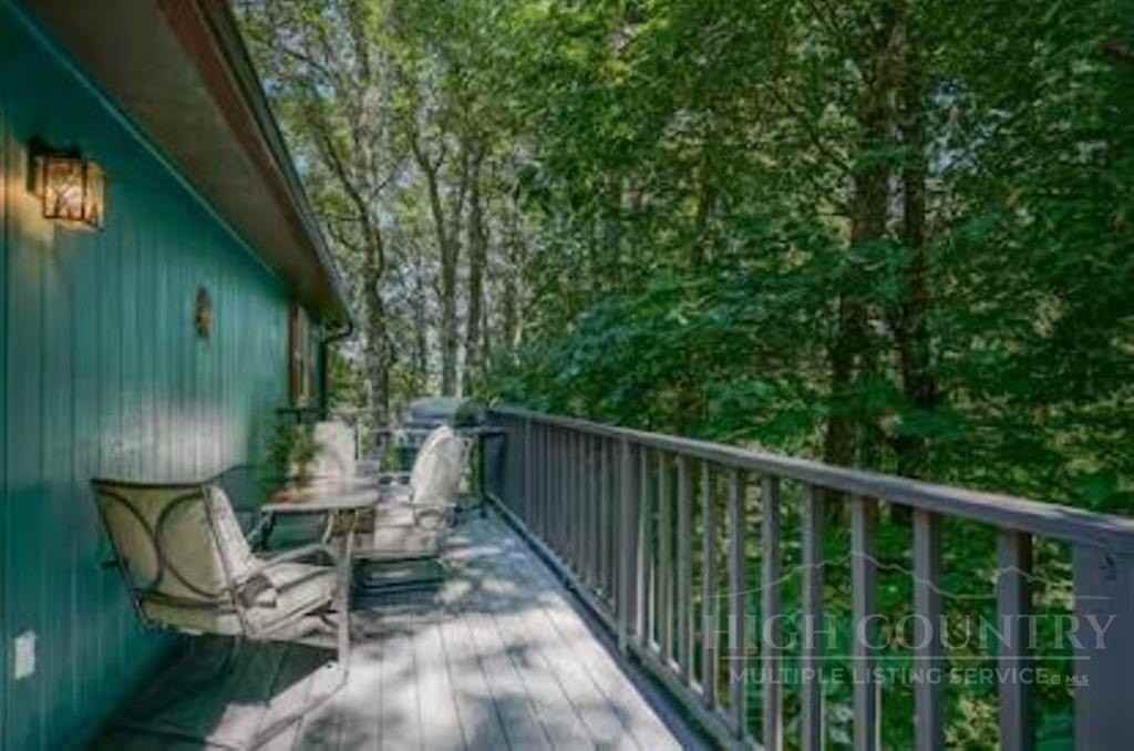 623 Wintergreen Dr - Photo 3 of 31
