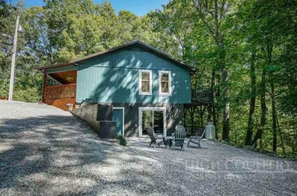 623 Wintergreen Dr - Photo 4 of 31