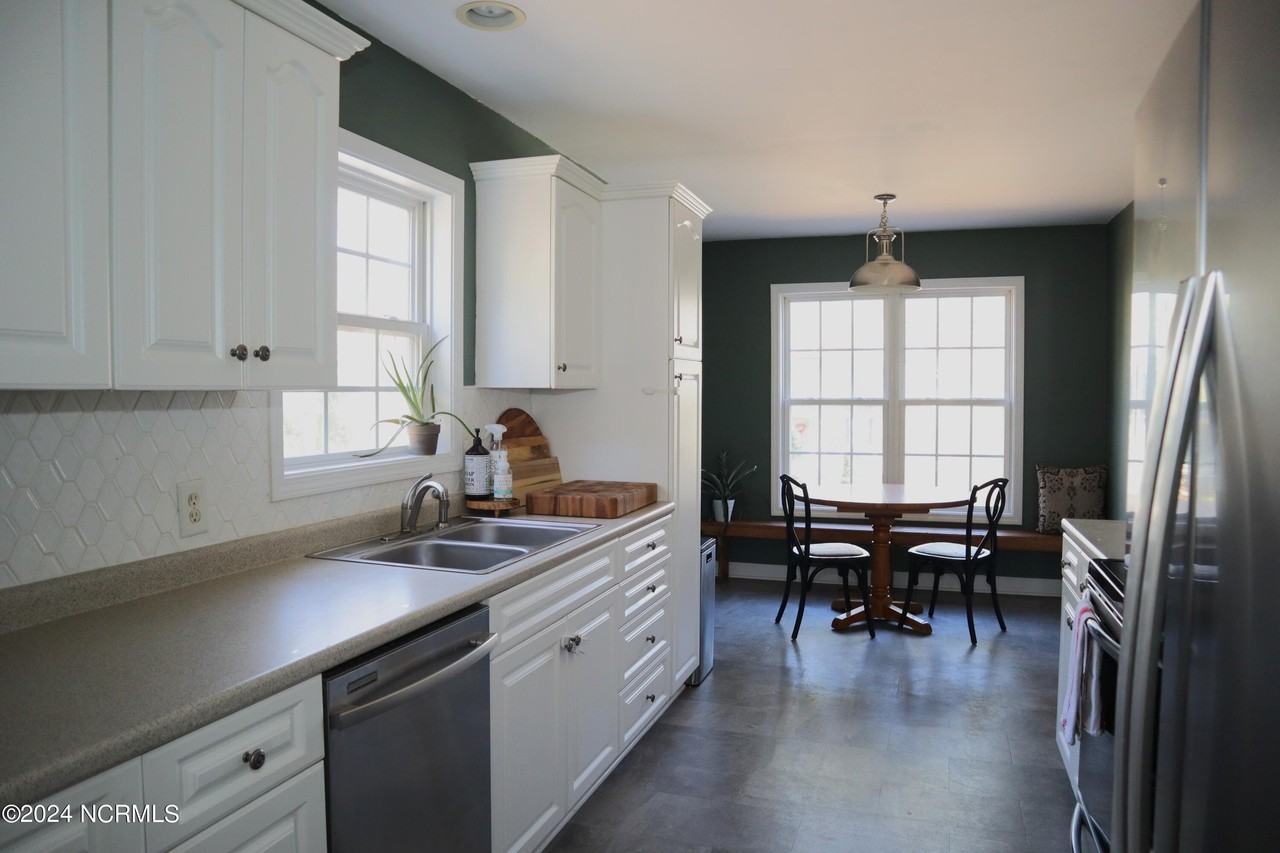 295 Sandhills Cir - Photo 4 of 20